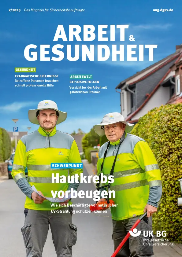 Titelseite Arbeit und Gesundheit. 2 Männer in UV-Schutzkleidung