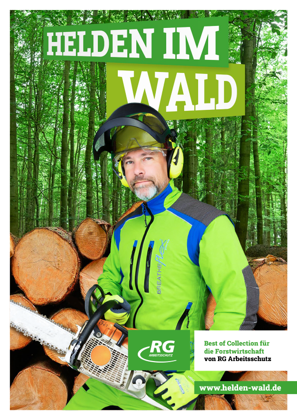 Titelbild eines Forstkatalogs von RG Arbeitsschutz mit dem Titel „Helden im Wald“ – Ein Forstarbeiter in auffälliger, grüner Schutzkleidung mit Helm, Gehörschutz und Motorsäge steht vor einem Hintergrund aus Baumstämmen und dichtem Wald. Hinweis auf die „Best of Collection für die Forstwirtschaft“.
